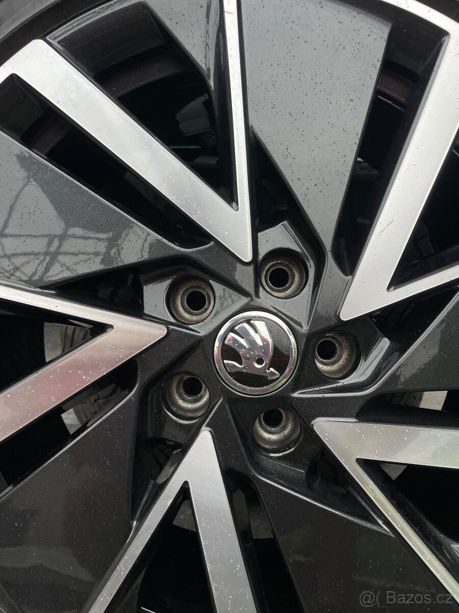 Škoda Vega R18 Octavia 225/45/18 - 6