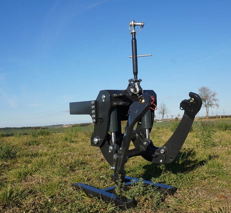 Prodám universální přední tříbodový závěs nosnost 2,8 t - 6