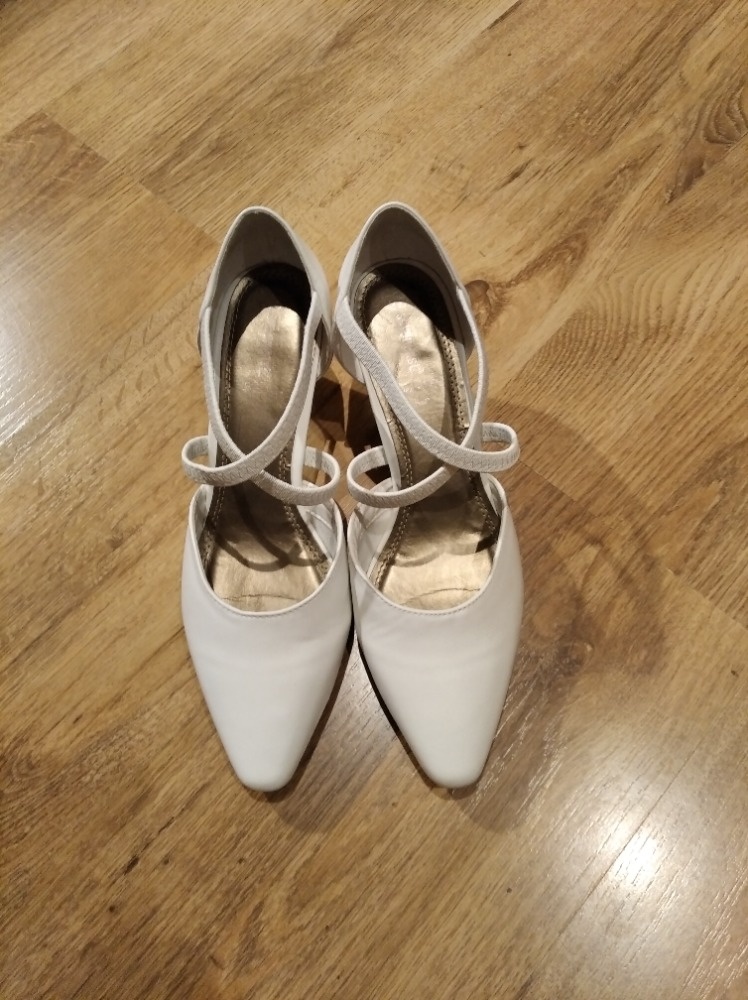 Slušivé bílé lodičky, vel.38 - 6