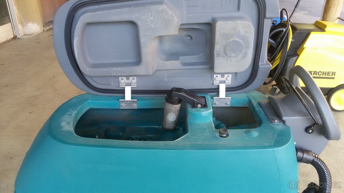 Podlahový mycí stroj Tennant T5 Disk 70 s vlastním pojezdem - 6