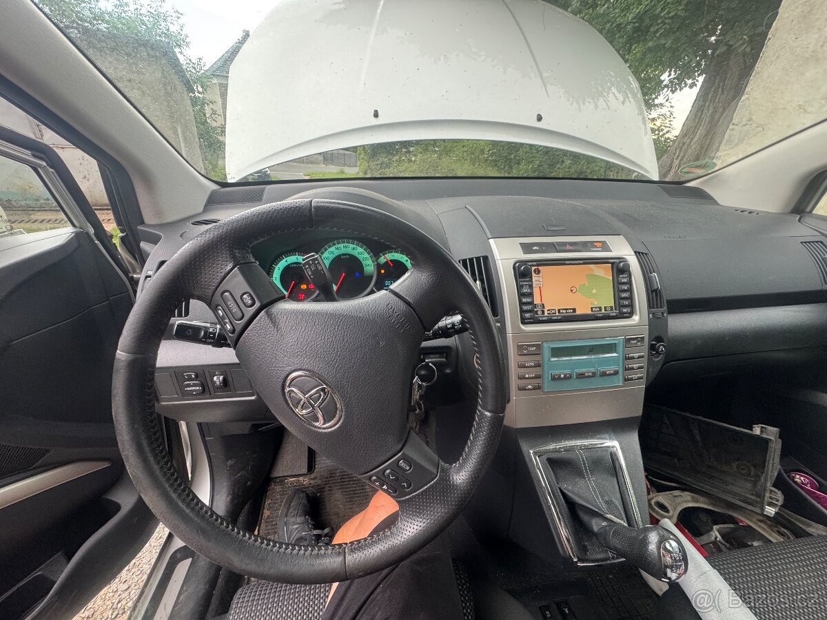 Toyota Corolla verso 2009. 2.2 d cat 130 kw - 6