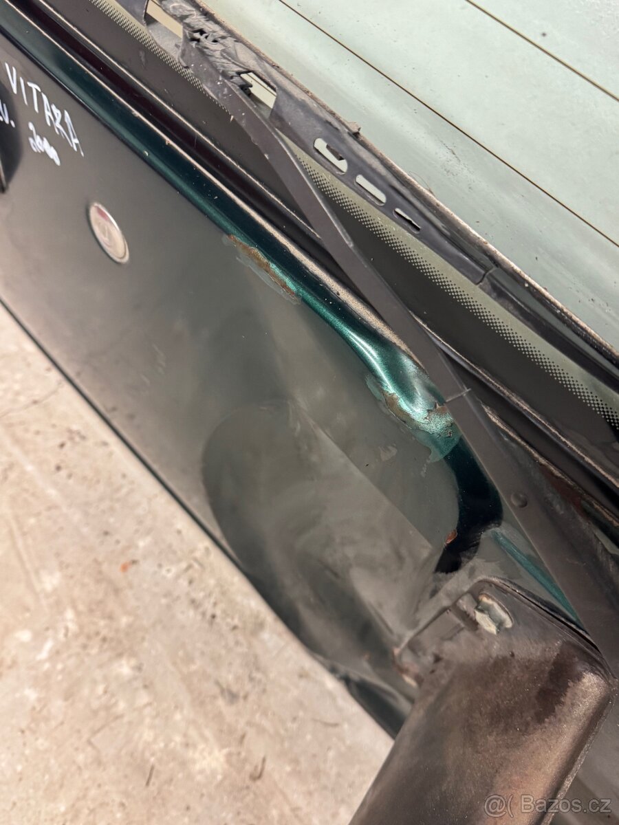 Suzuki Grand Vitara 1998-03, zadní 5. (páté) dveře poškozené - 6