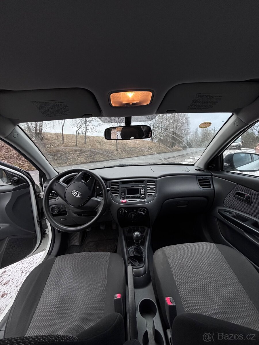 Kia Rio 1.4i 16V 2011 - 6