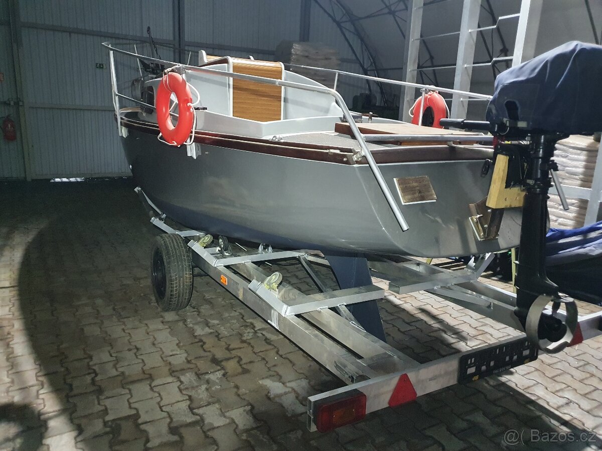Kajutový motorový člun/ rybářská loď - 6