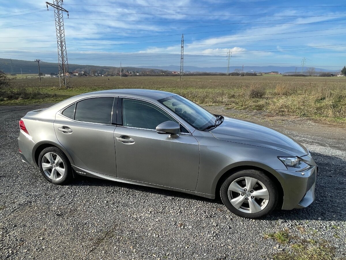 Lexus IS300h - 6