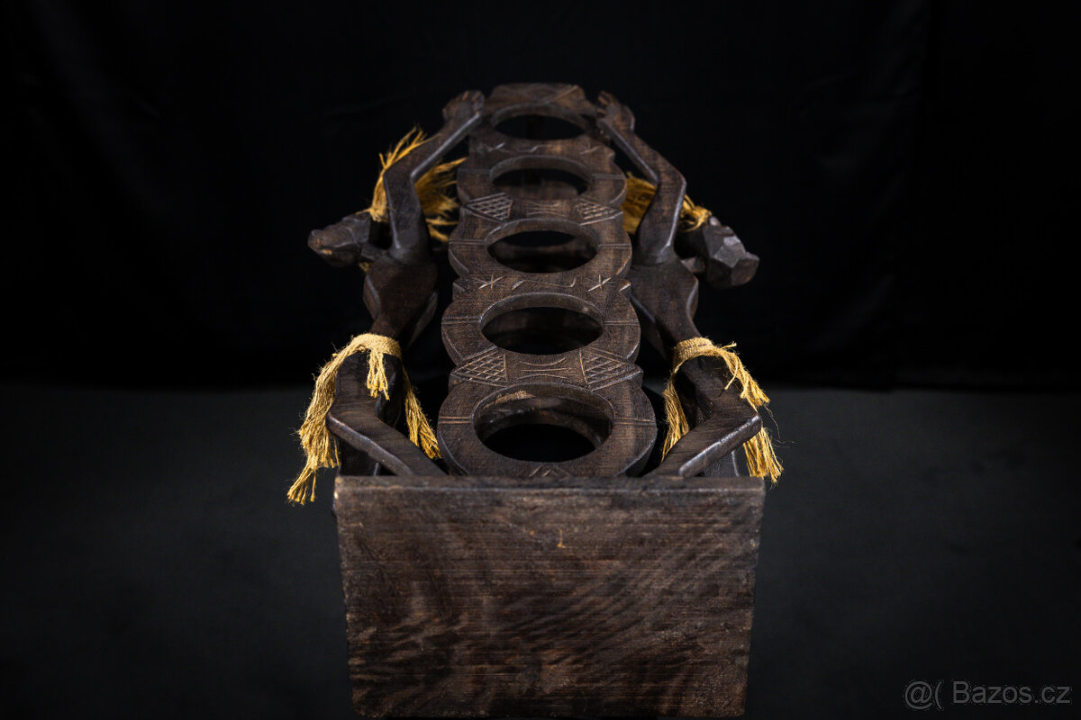 Rucne vyrezavany stojan na vino z dreva Suar (Indonezia) - 6