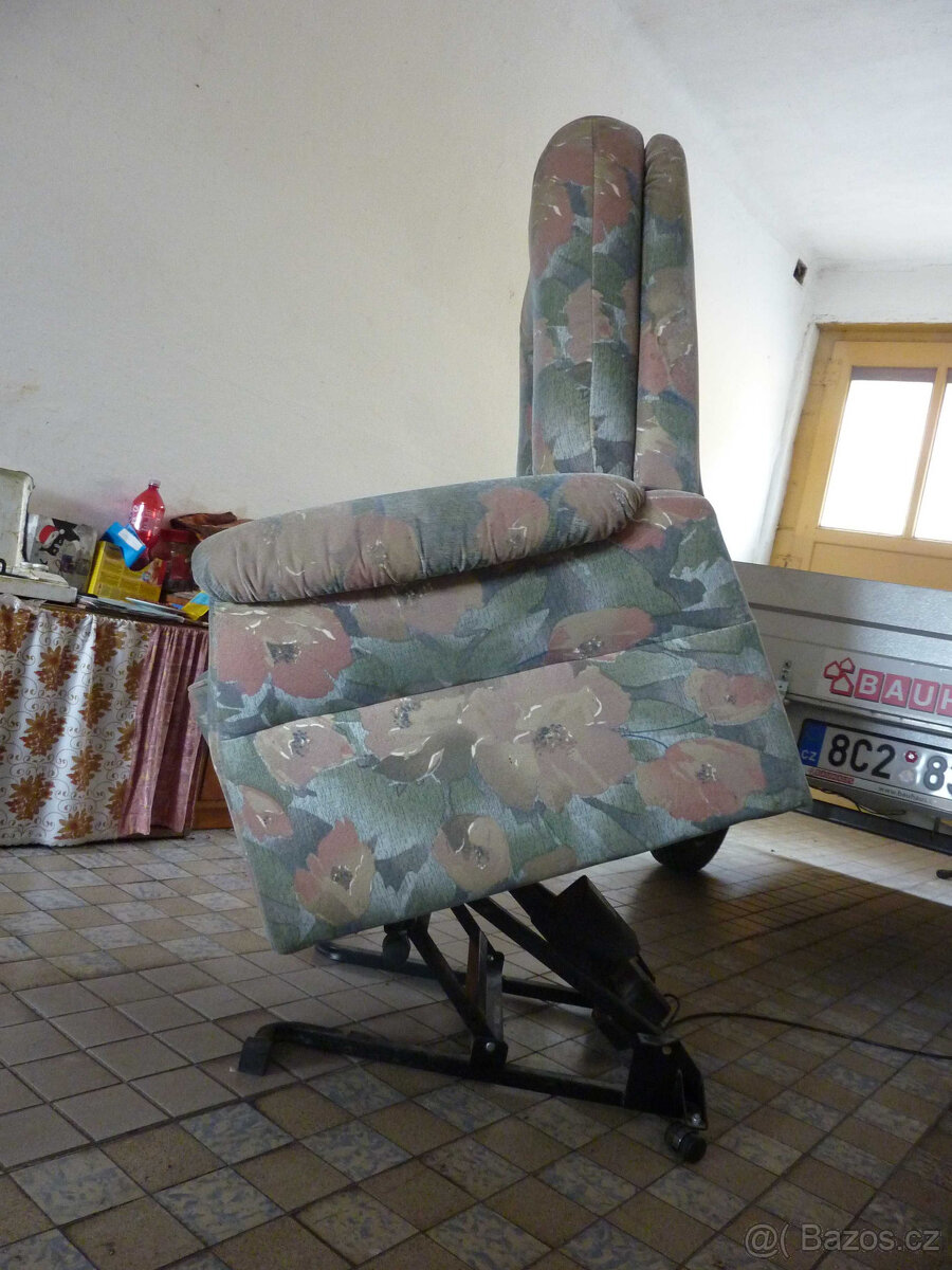 Elektricky polohovatelné křeslo s asistentem vstávání - 6