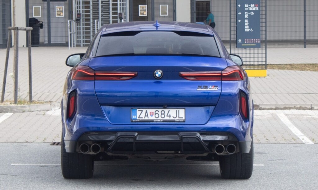 BMW X6 M Competition z roku 2021 - 6