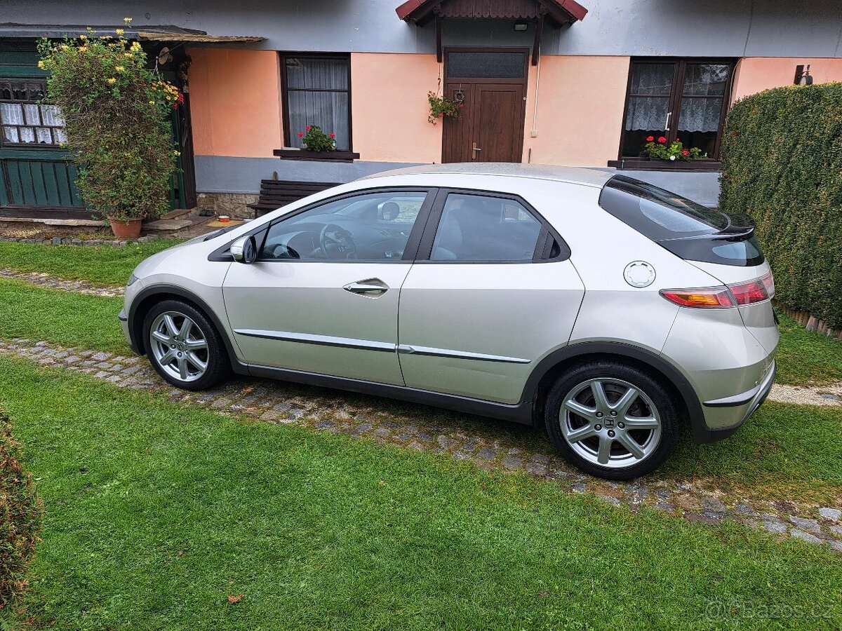 Honda Civic 1.8i-VTEC Xenony Sport - 6