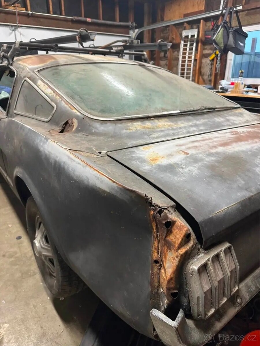 Ford Mustang Fastback - 6