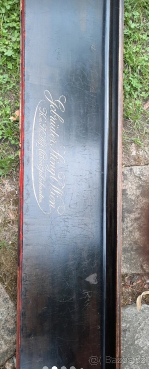 Nohy a další součástí starého klavíru - 6