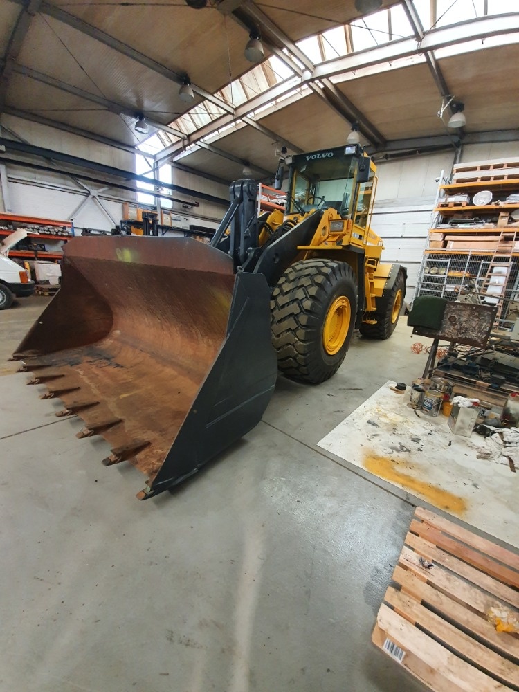 Nakladač VOLVO BM L150 - 6