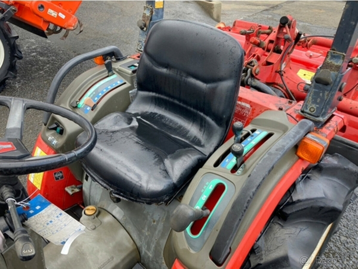 Traktor YANMAR F230 - 6