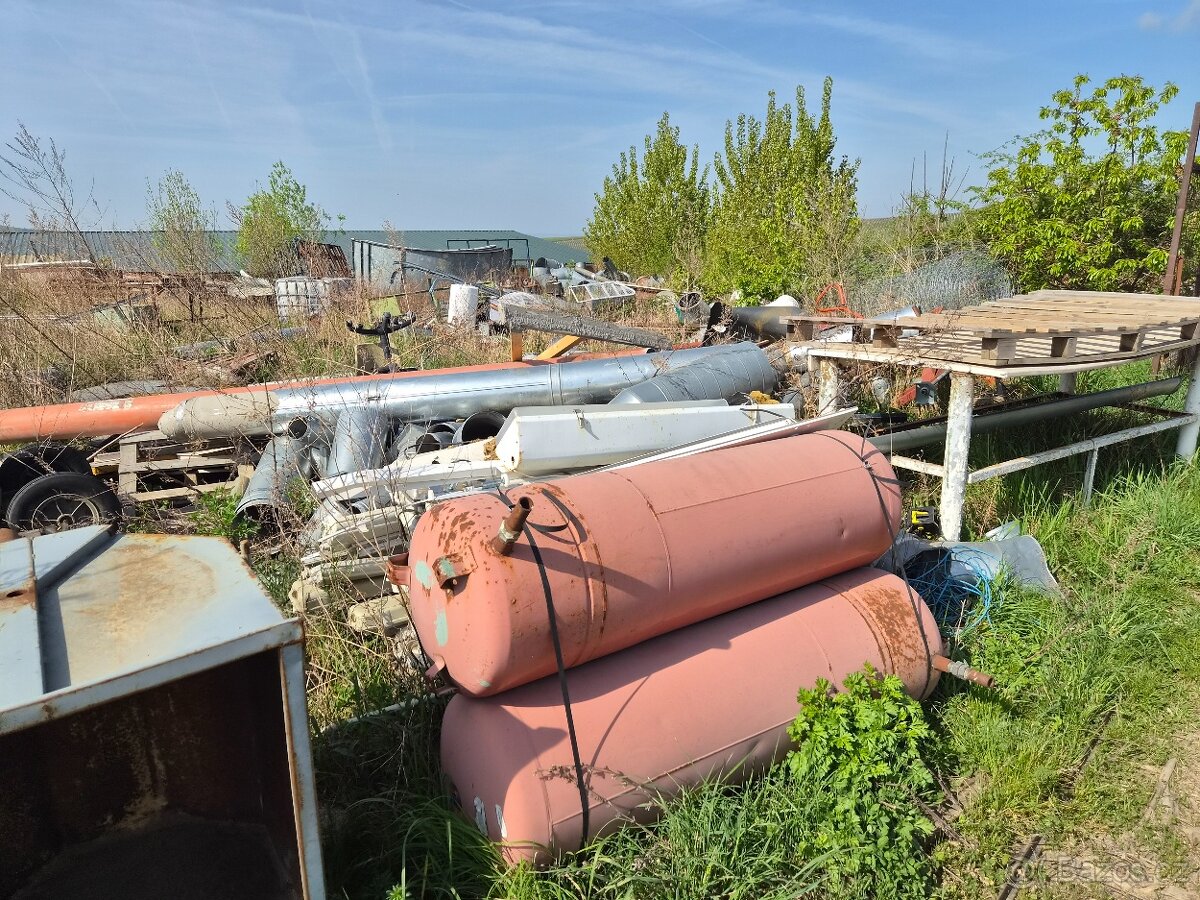 Různí kovový material - 6