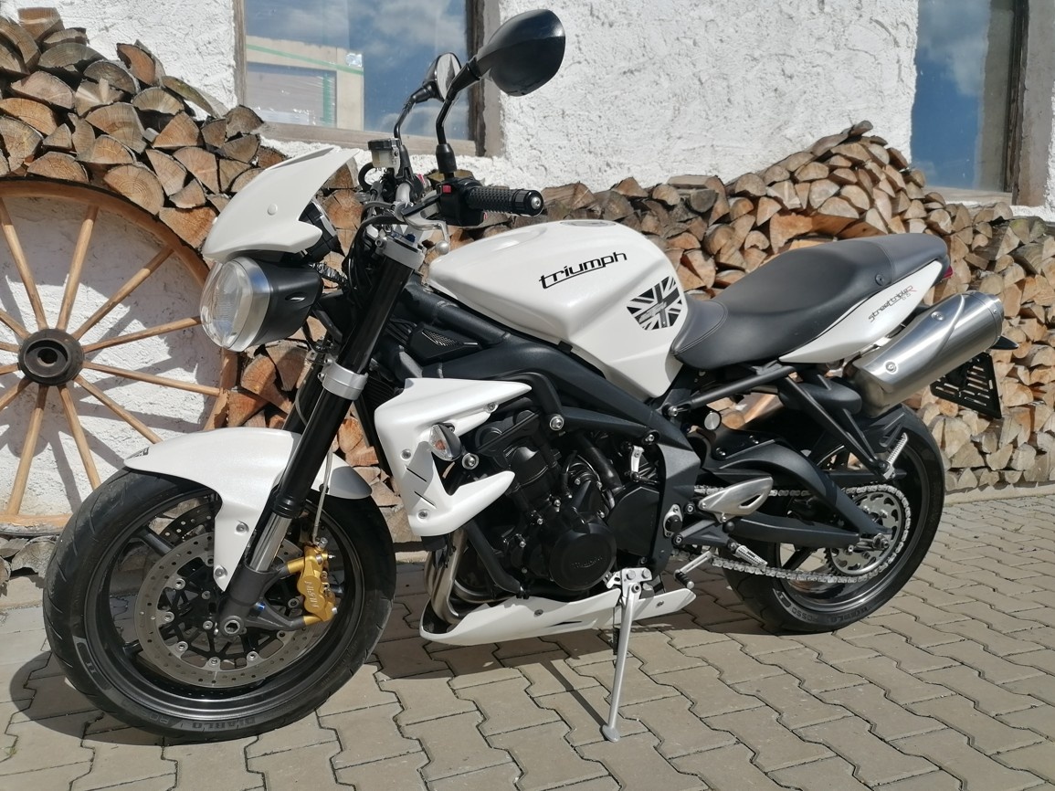 TRIUMPH STREET TRIPLE 675 R - 6