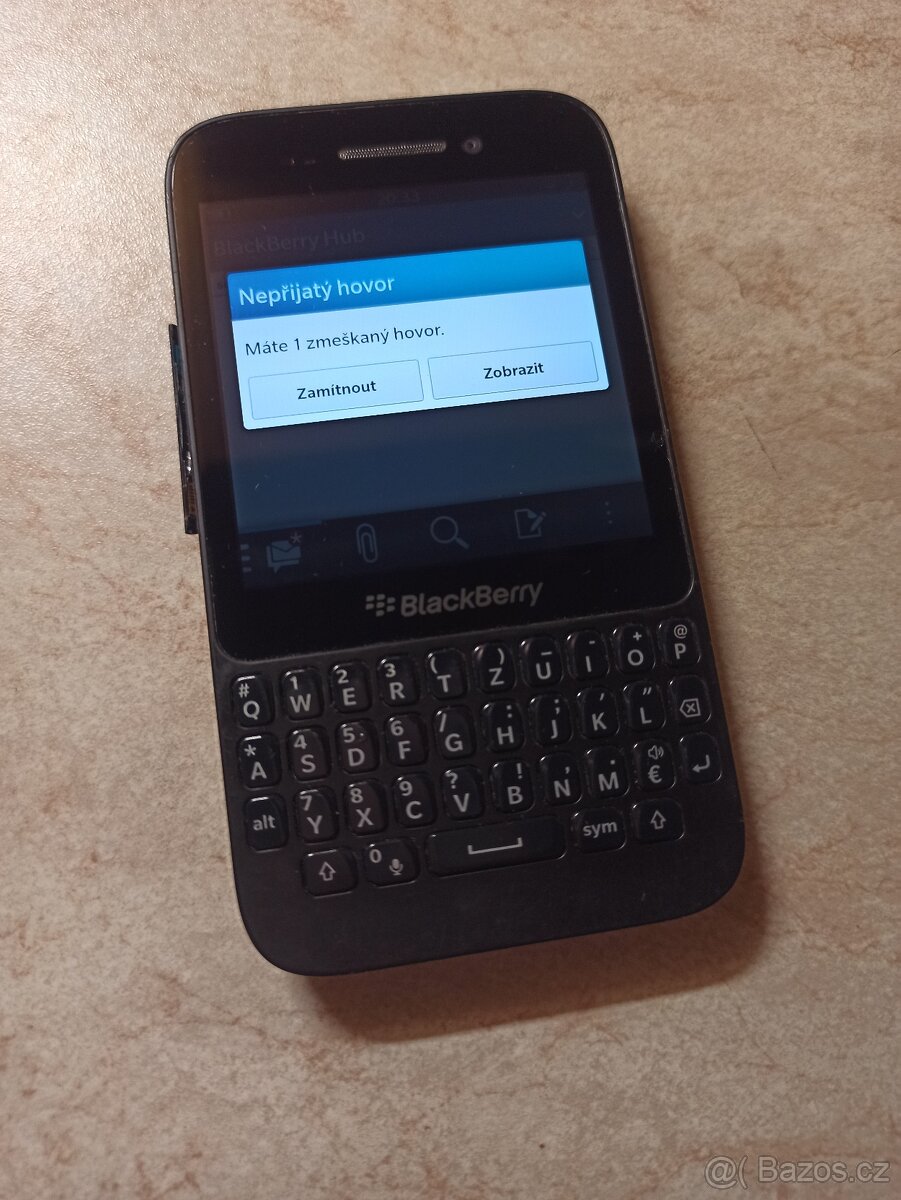 mobilní telefon Blackberry Q5 - 6