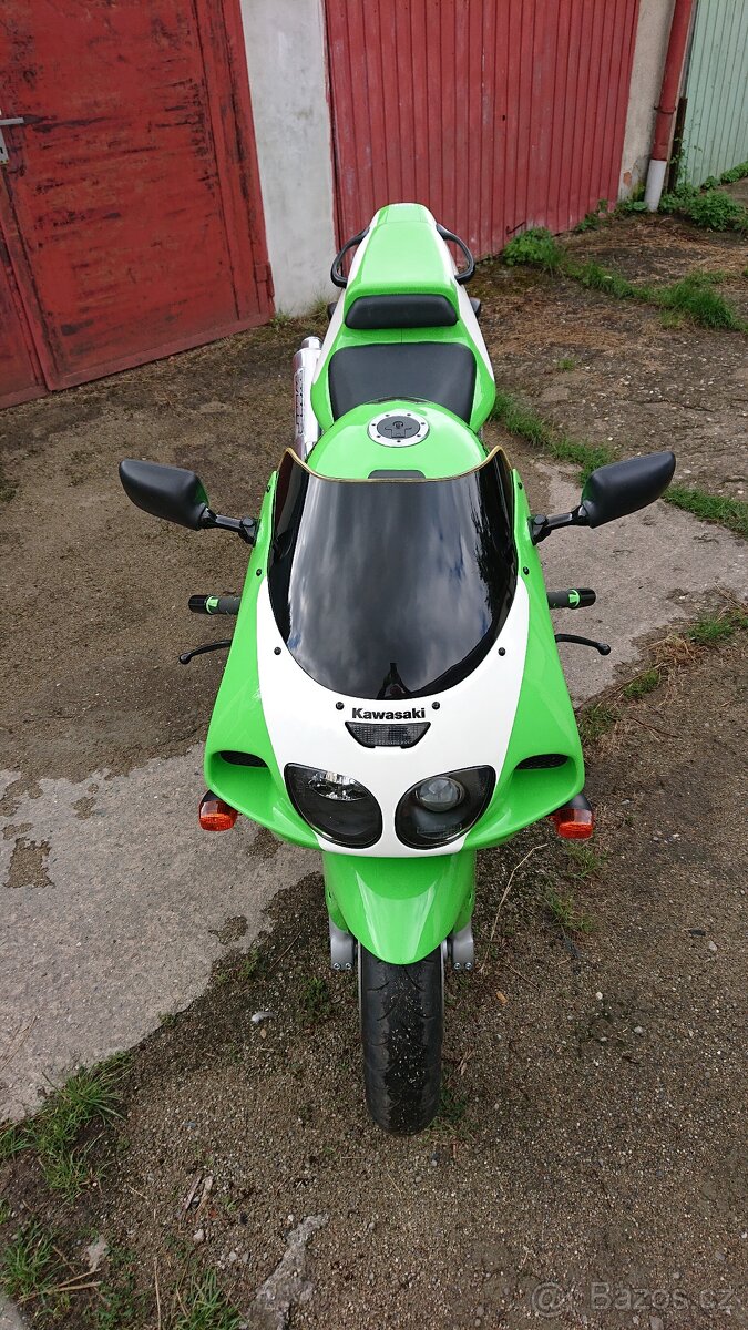 Kawasaki ZX7R - 6