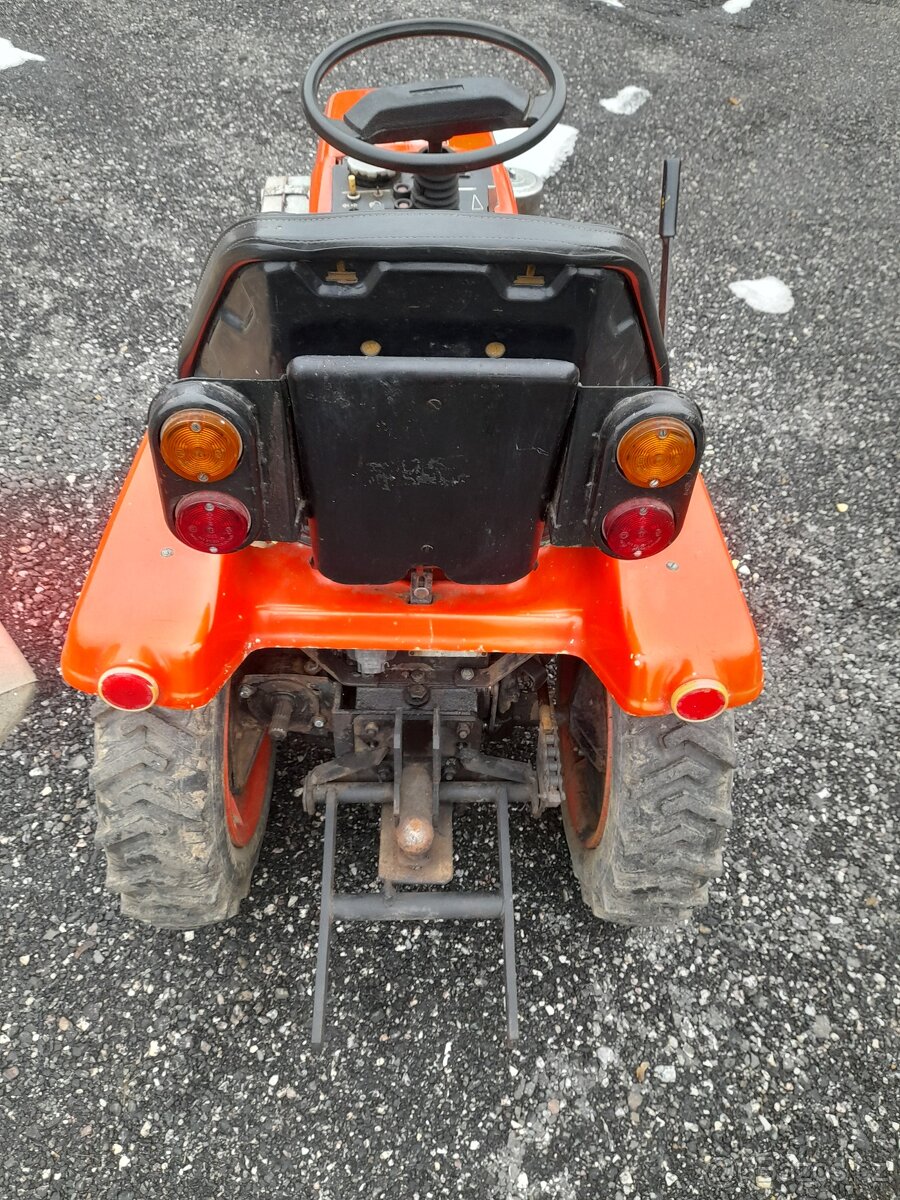 Malotraktor Mt8-070 mini s brzdenym vlekem a prislusenstvim - 6