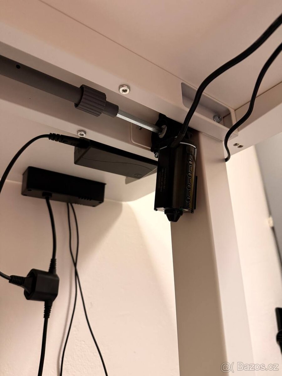 Výškově nastavitelný elektrický stůl - 6