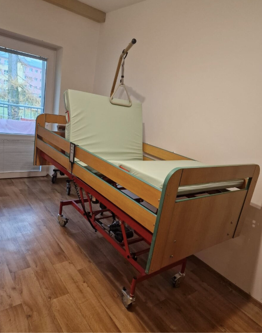 Polohovatelná/polohovací postel - elektrická - 6