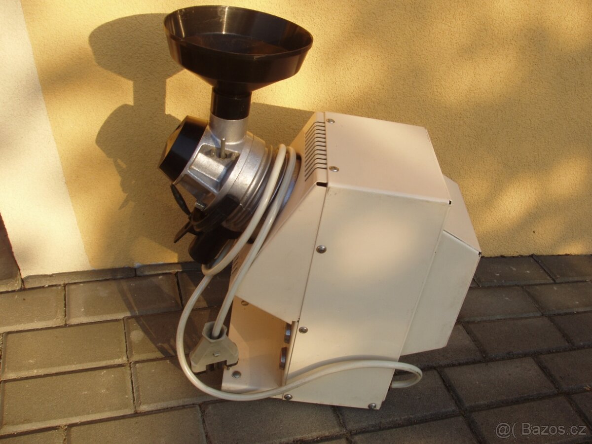 VÝKONNÝ ELEKTRICKÝ MLÝNEK NA OBILÍ všeho druhu - 6