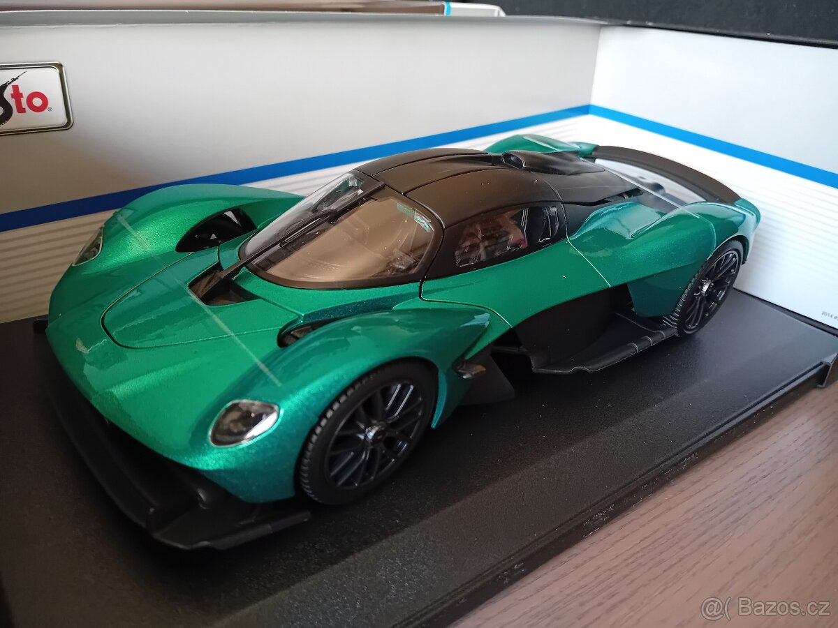 Aston Martin Valkyrie a Ford F150 Pick-Up 1:18 Maisto - 6