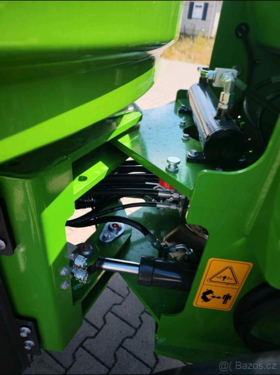 KOLESOVÝ NAKLADAČ V910 - 6