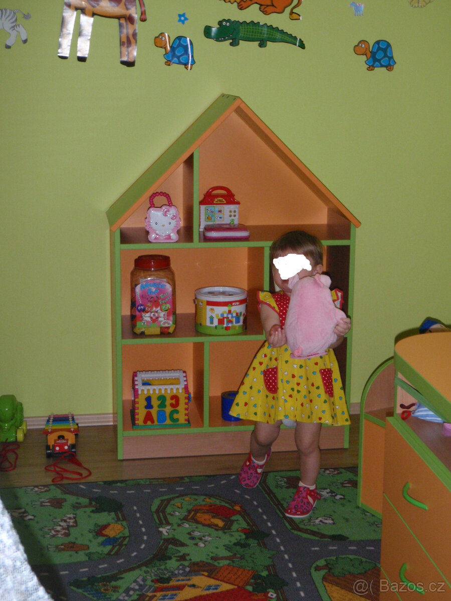 Postel se 6 šuplíky a schody, možnost prodeje i stolu, skříň - 6