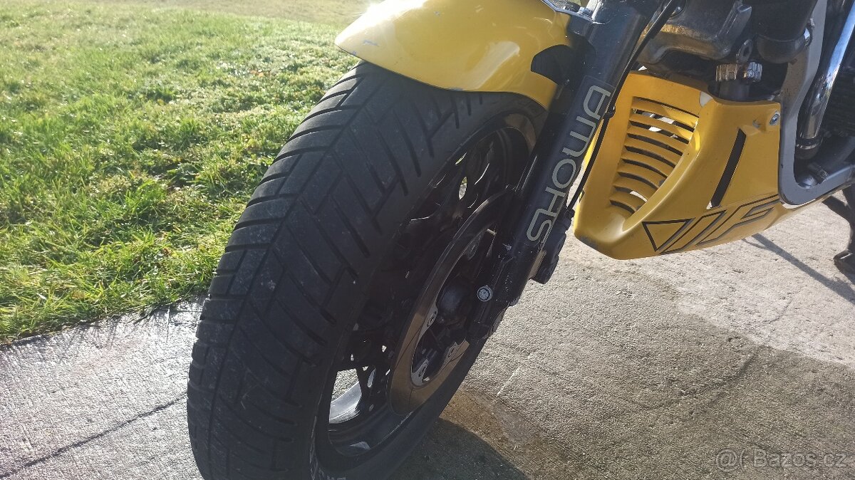Honda VF1000F - 6