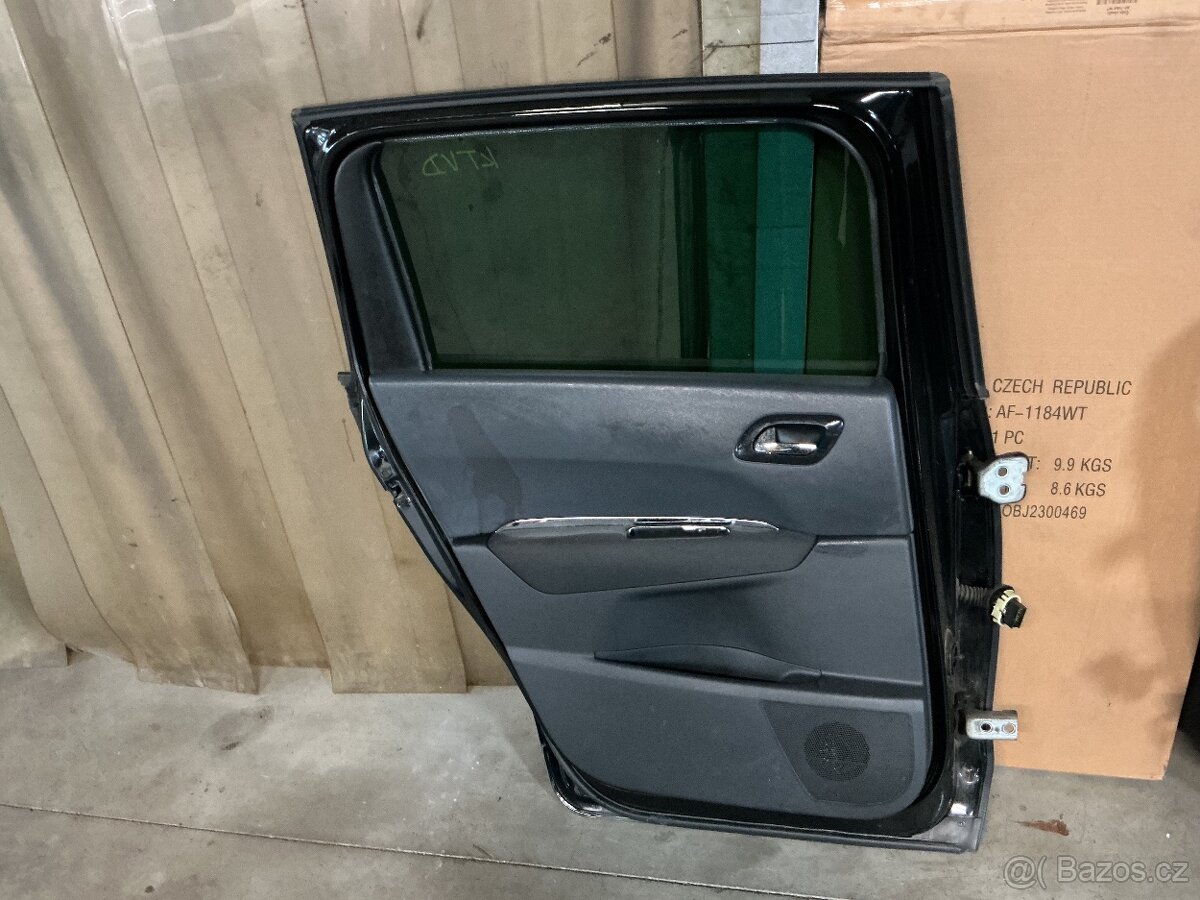 Peugeot 5008 - levé přední + zadní dveře. KTVD - 6