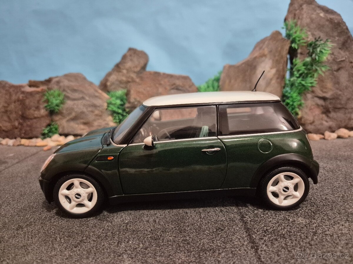 Prodám model 1:18 MINI COOPER 2001 Kyosho - 6