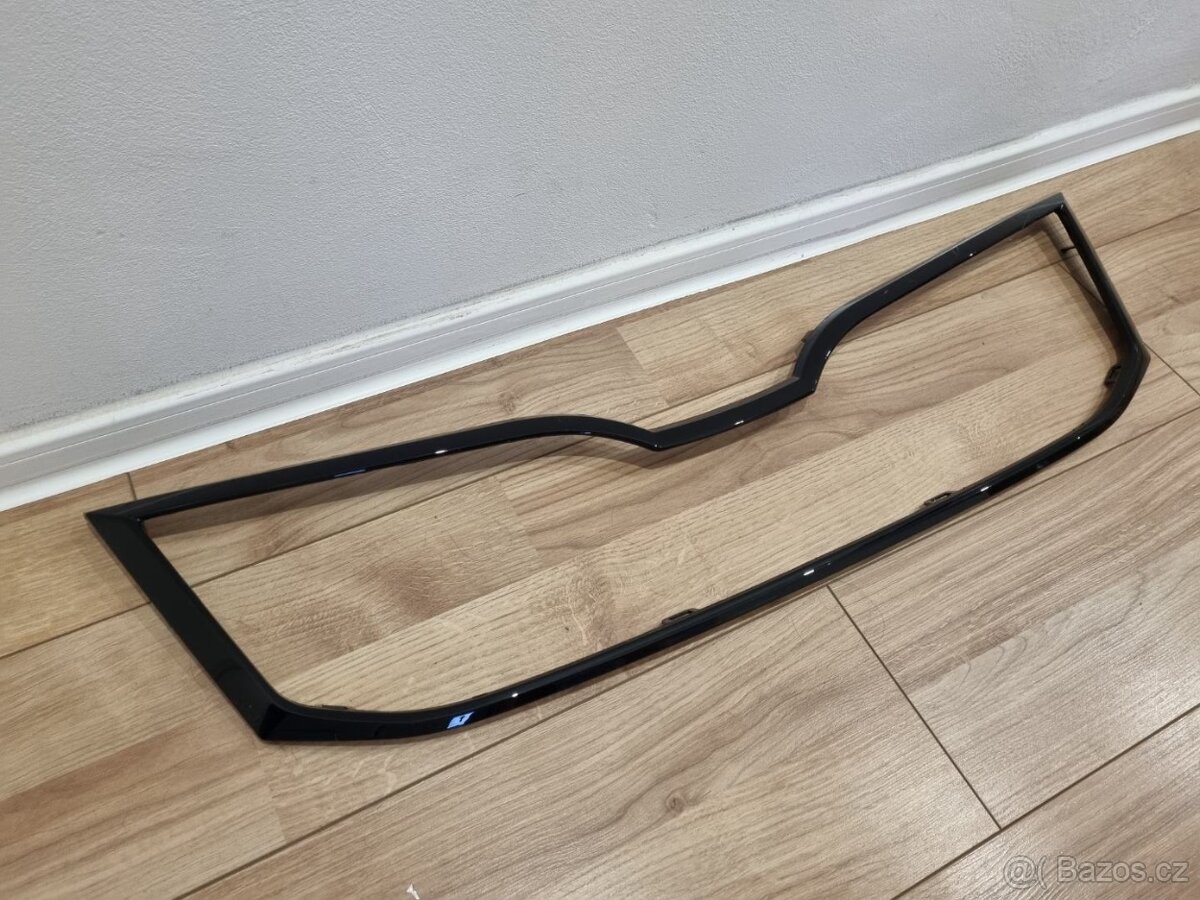 PREDNI MASKA OCTAVIA 3 / 3FL / 4 RAMECEK GRILU MASKY CERNY - 6