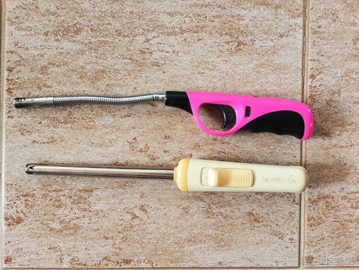 Rádio,ešusy a dortová forma,zapalovače,smalt.hrnce,toal.křes - 6