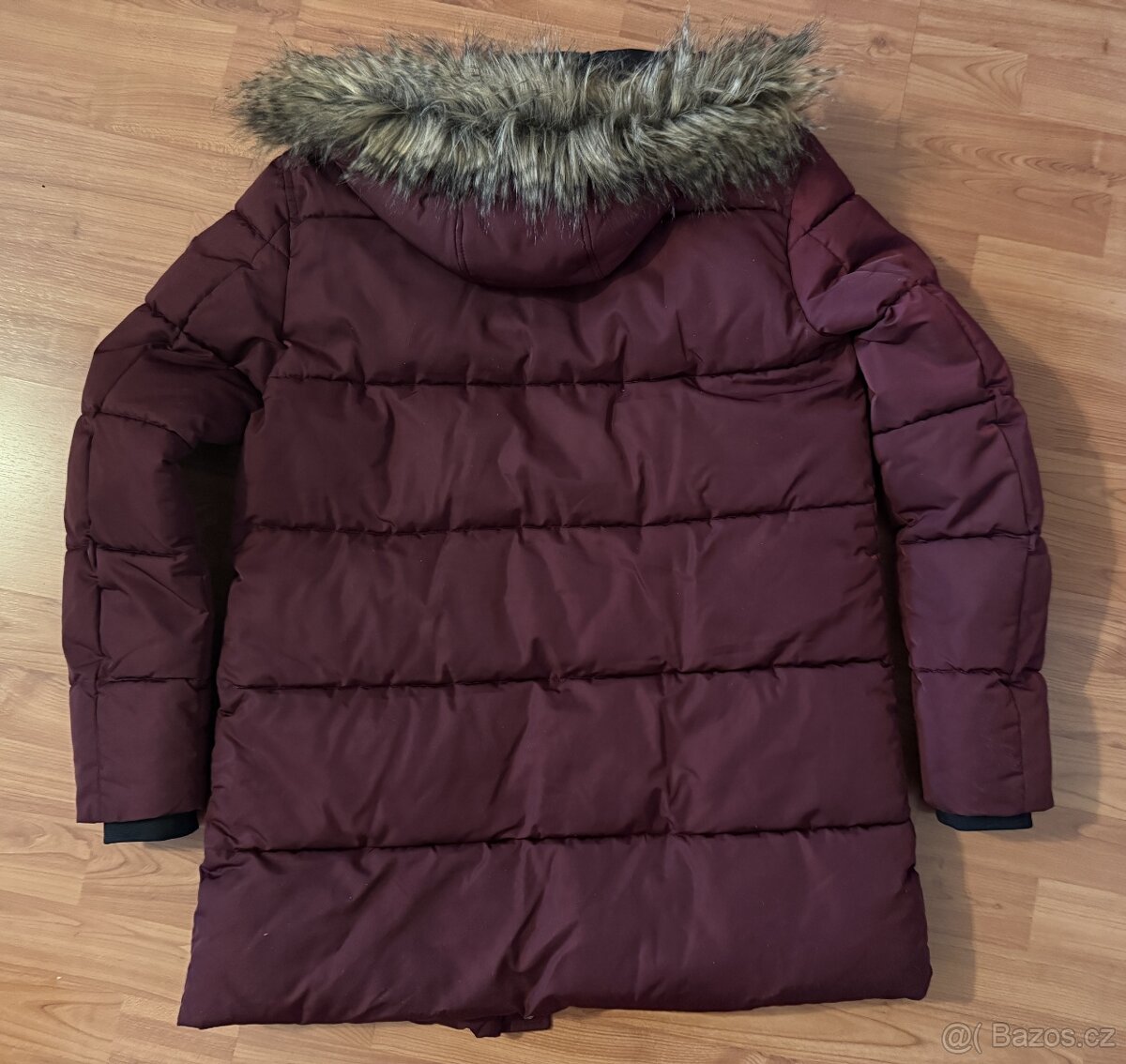 DÁMSKA BUNDA GUESS vel.M - 6