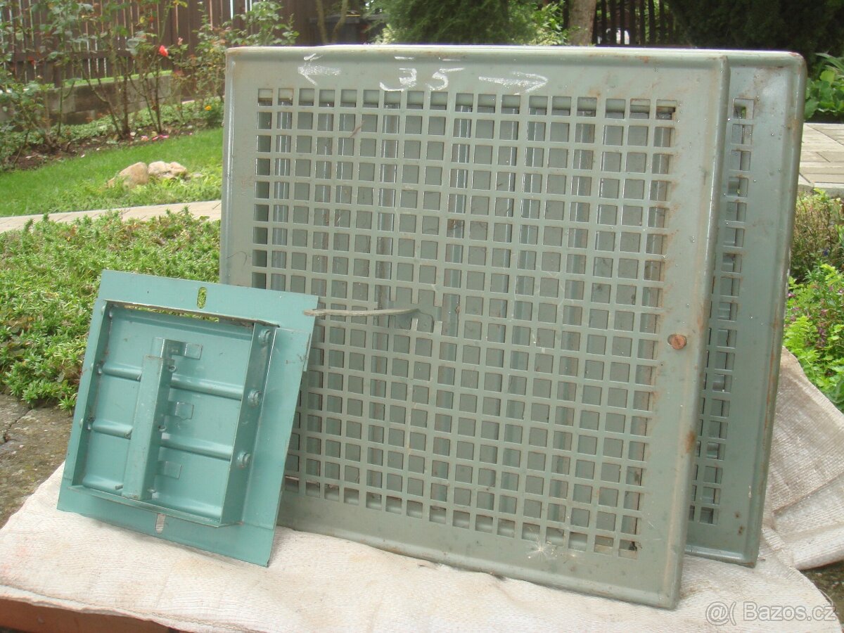 Plotové sloupky,zbytky oplocení. - 6