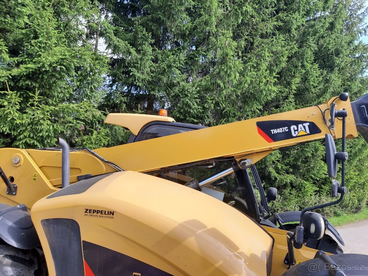 Teleskopický manipulátor CAT TH407C 2015 - 6