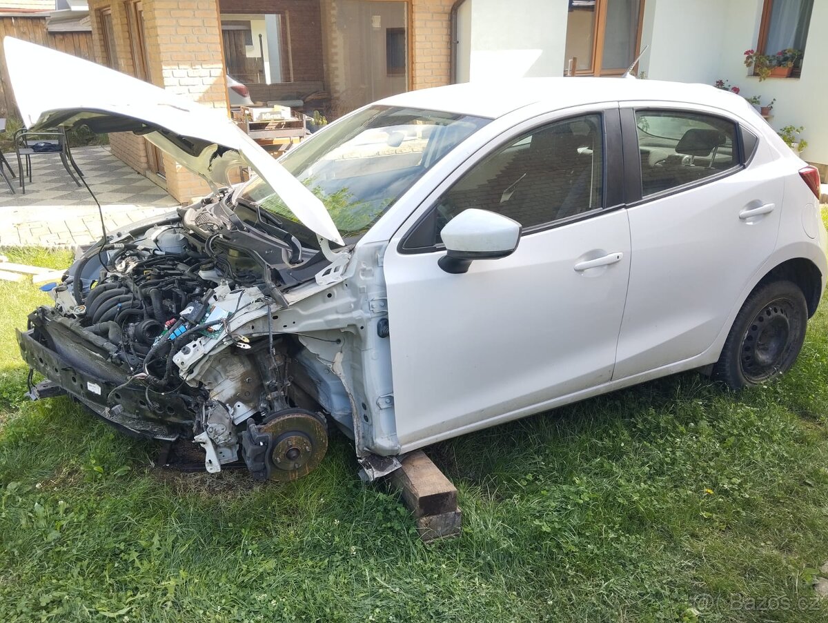 Mazda 2 na náhradní díly - 6