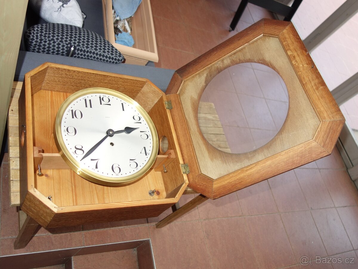 Nástěnné hodiny Kienzle, školní či nádražní - 6