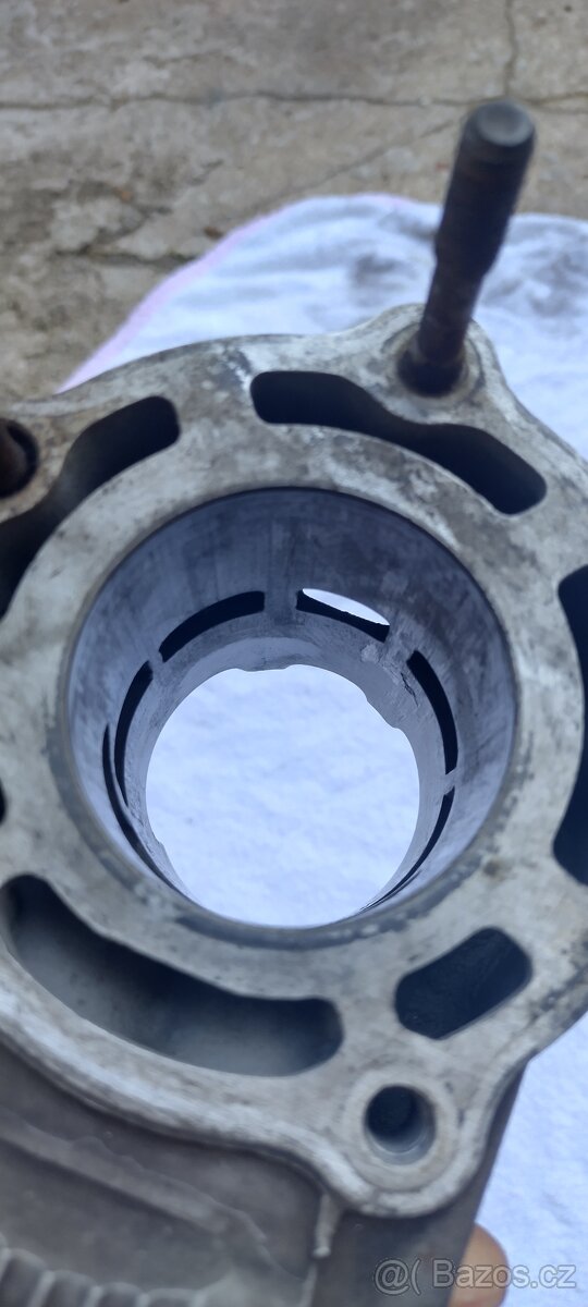 Válec Aprilia RS 250 Suzuki RGV 250 - určený na opravu - 6