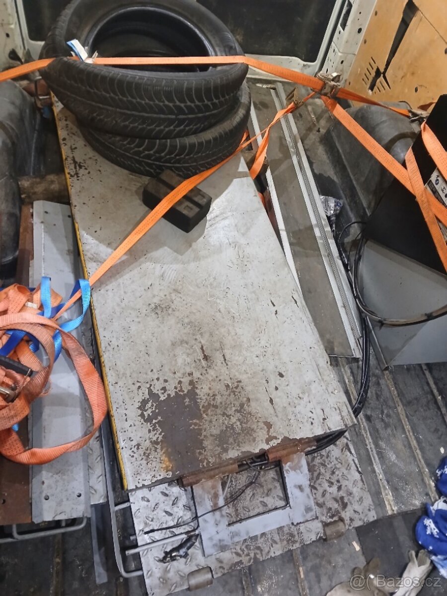 Nůžkový zvedák DSH3000F na 3000kg - 6