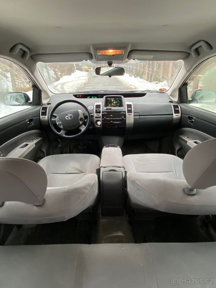 Toyota Prius Hybrid - 6