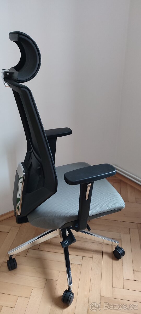 Psací stůl a ergonomická židle - 6