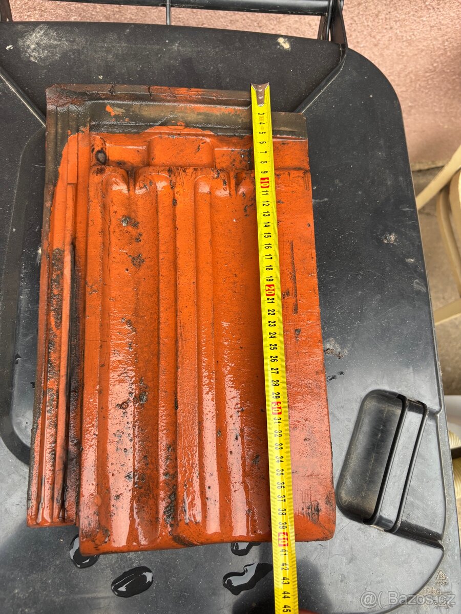 Střešní pálené tašky cca 500ks + hrebenace - 6