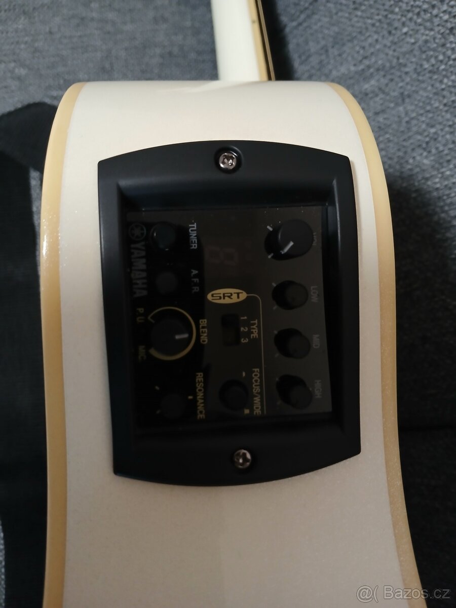 Nehraná elektroakustická kytara Yamaha Apx-1000 - 6