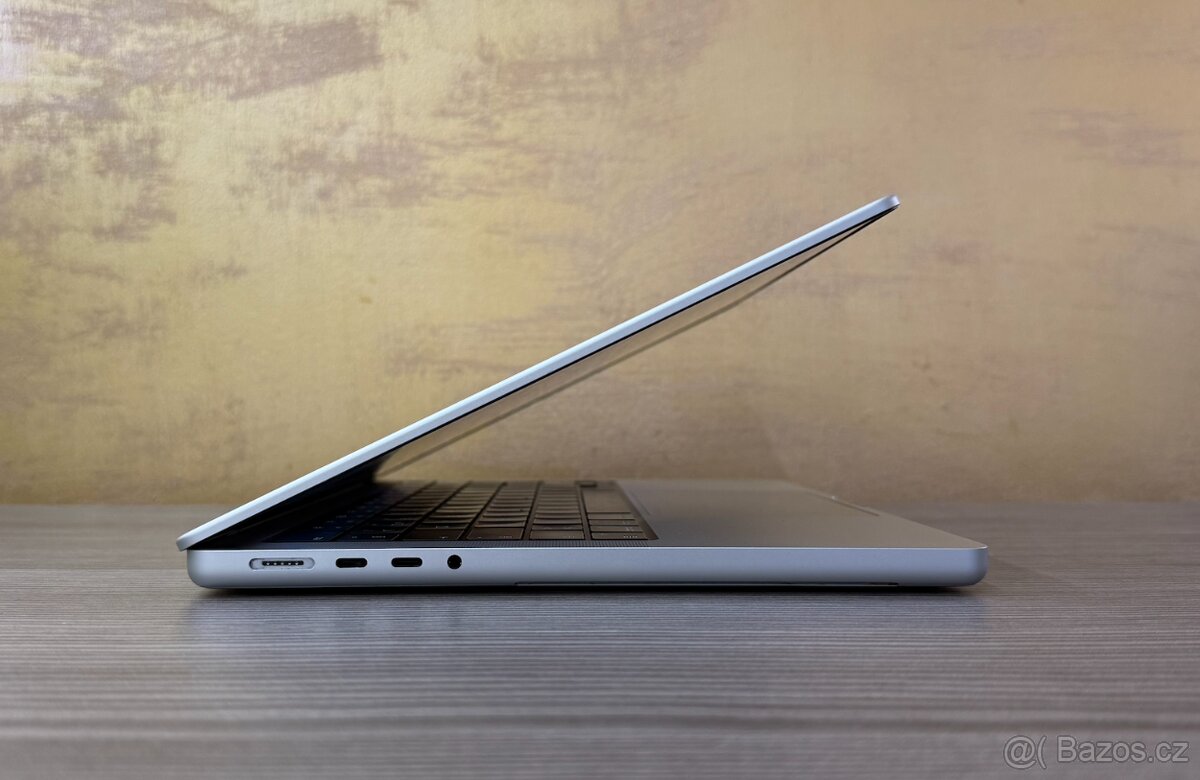 MacBook Pro 14" M1 Pro 16GB 512GB - kompletní balení - 6