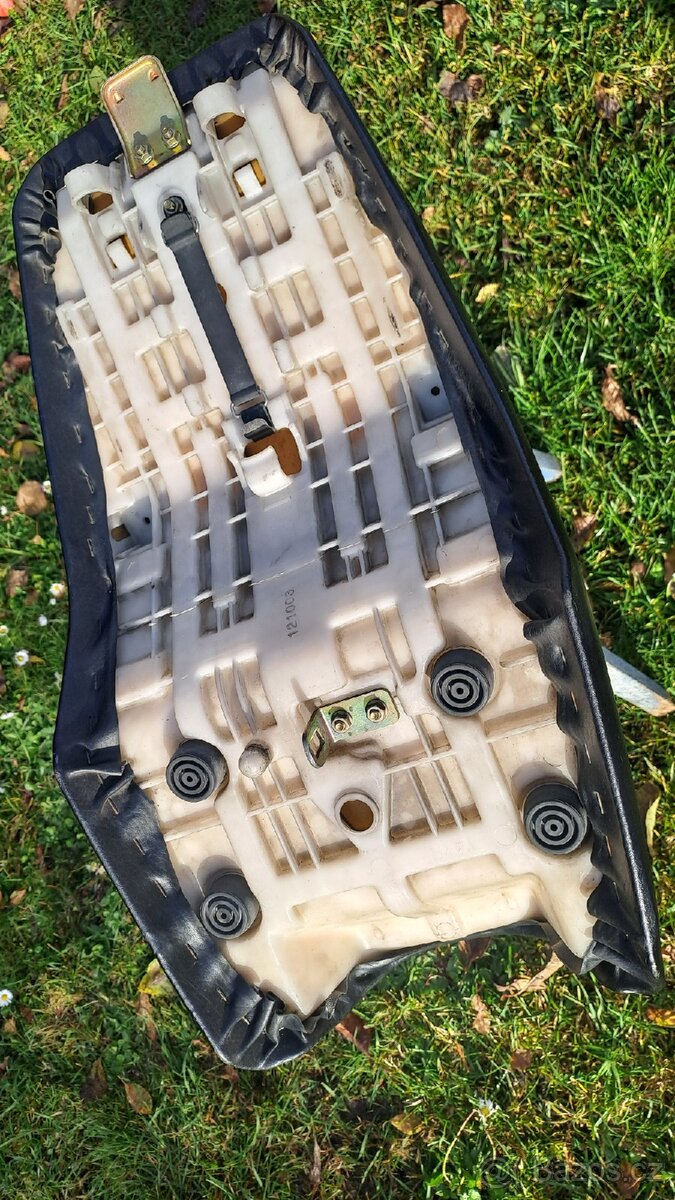 Sedlo Yahamaha fzs 600 - 6