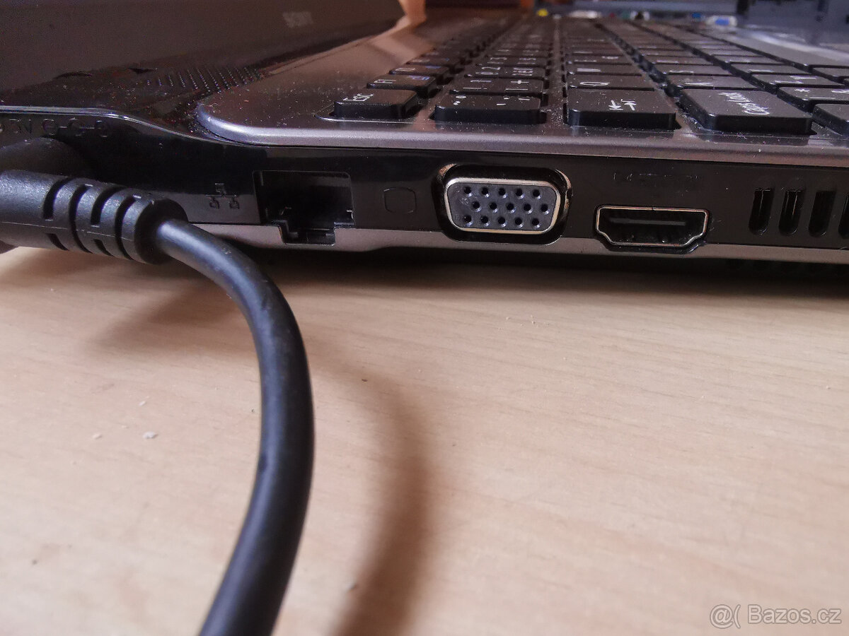 SONY VAIO SVE1511H1ESI - výborný stav - 6