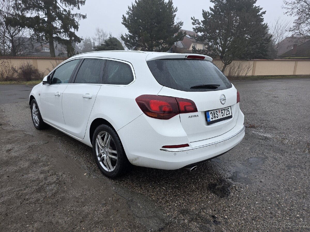 Opel Astra Sports Tourer 2013 - 6