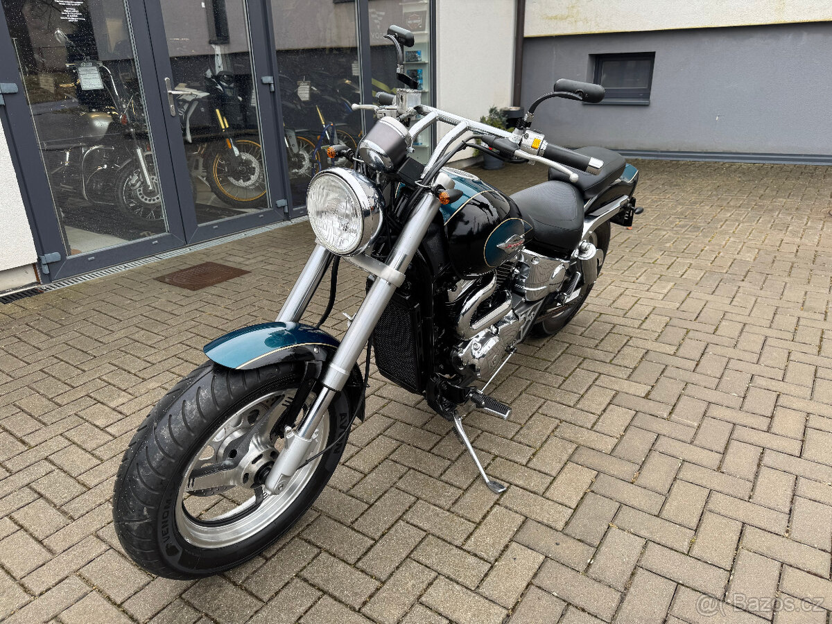 Suzuki VZ 800 Marauder - 6