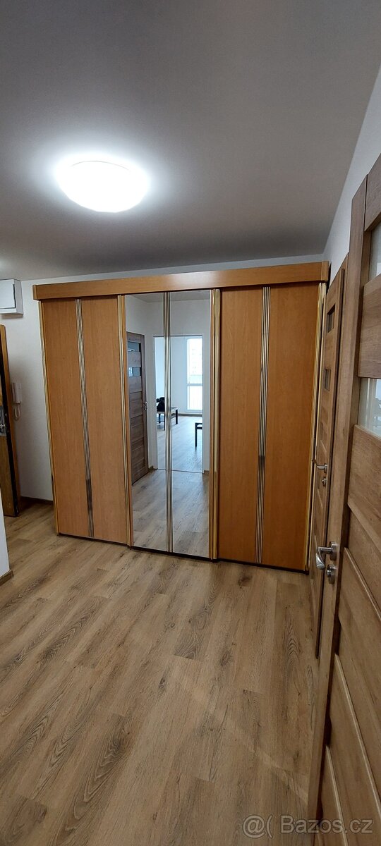 Šatní skříň - 6